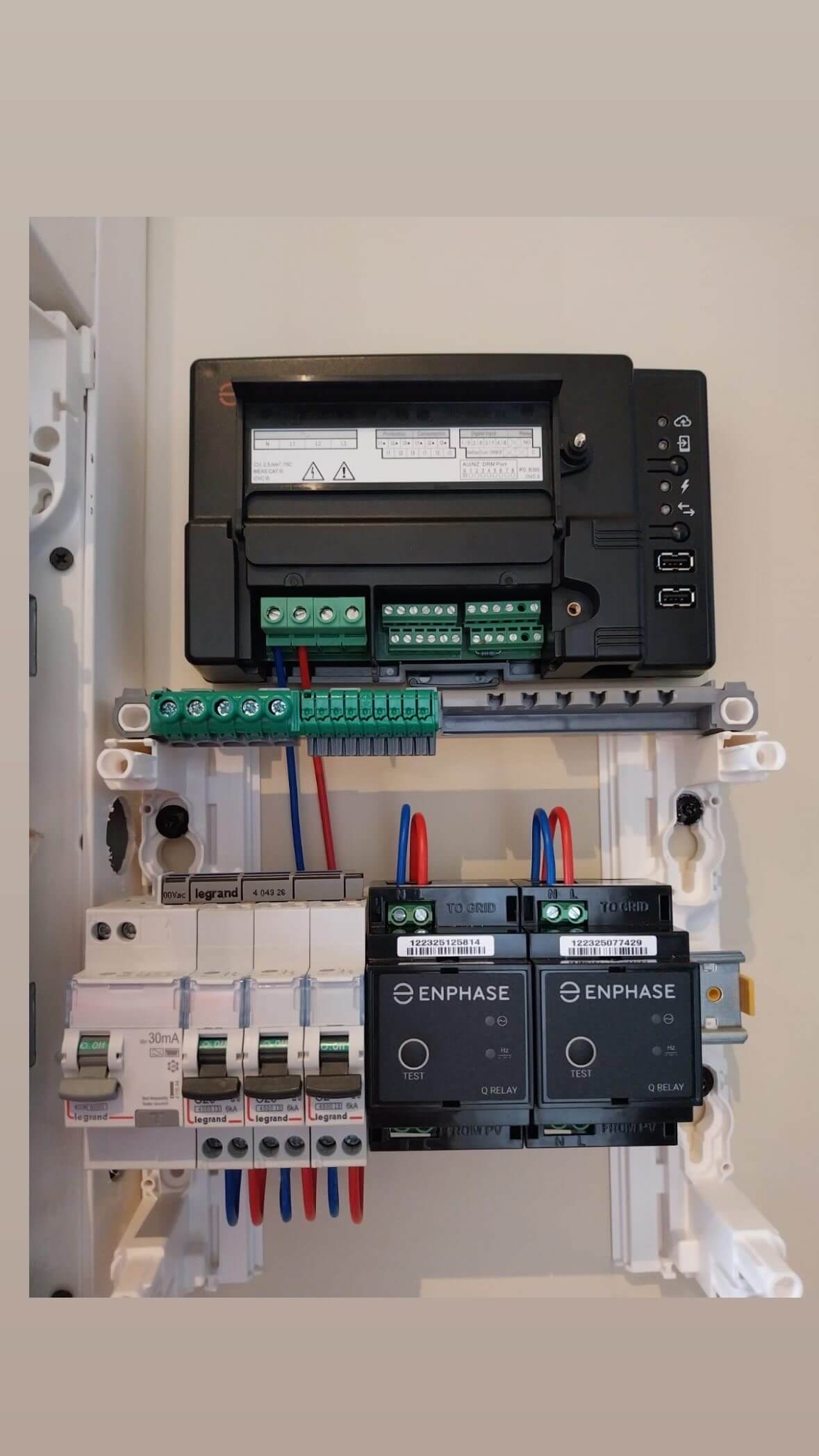 Nos Réalisations - Chantier électricité générale - solaire & lumière - 2 Nos Réalisations - Chantier électricité générale - solaire & lumière - 2